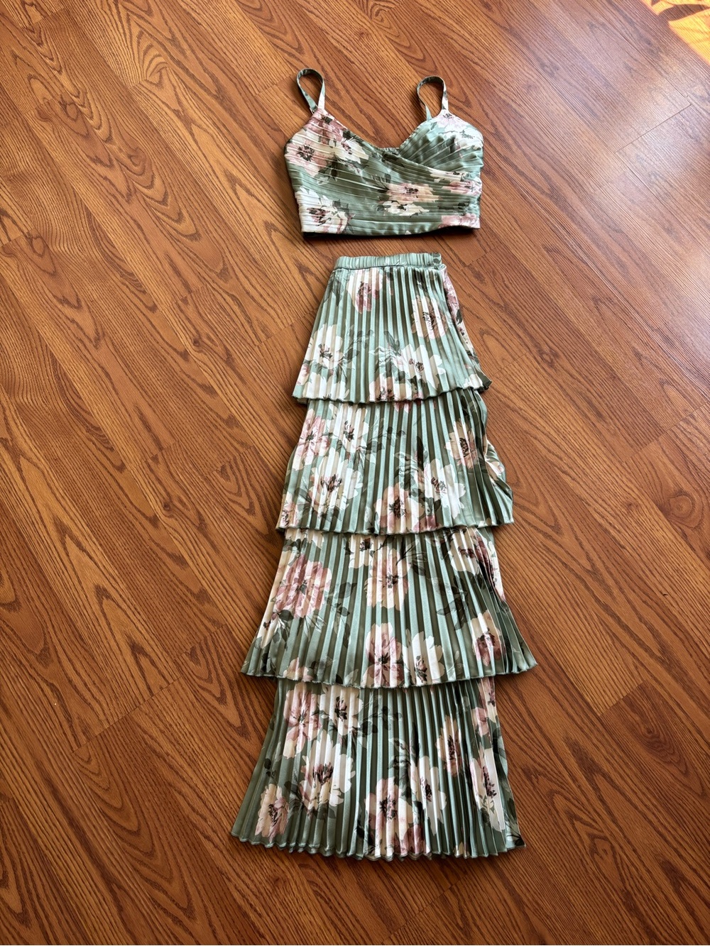 Abercrombie & Fitch Green Floral Pleated Tiered crop top maxi set - Picture 1 of 5
